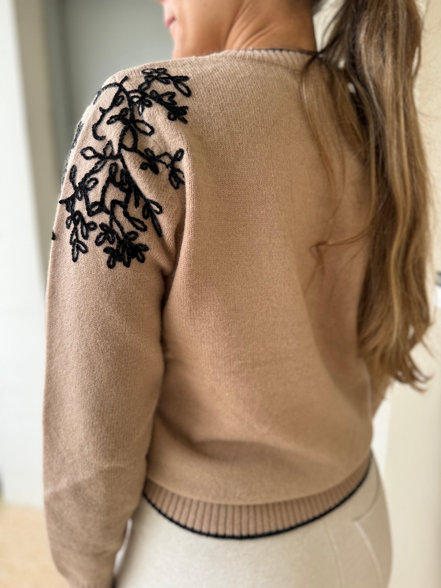 Pull Camélia