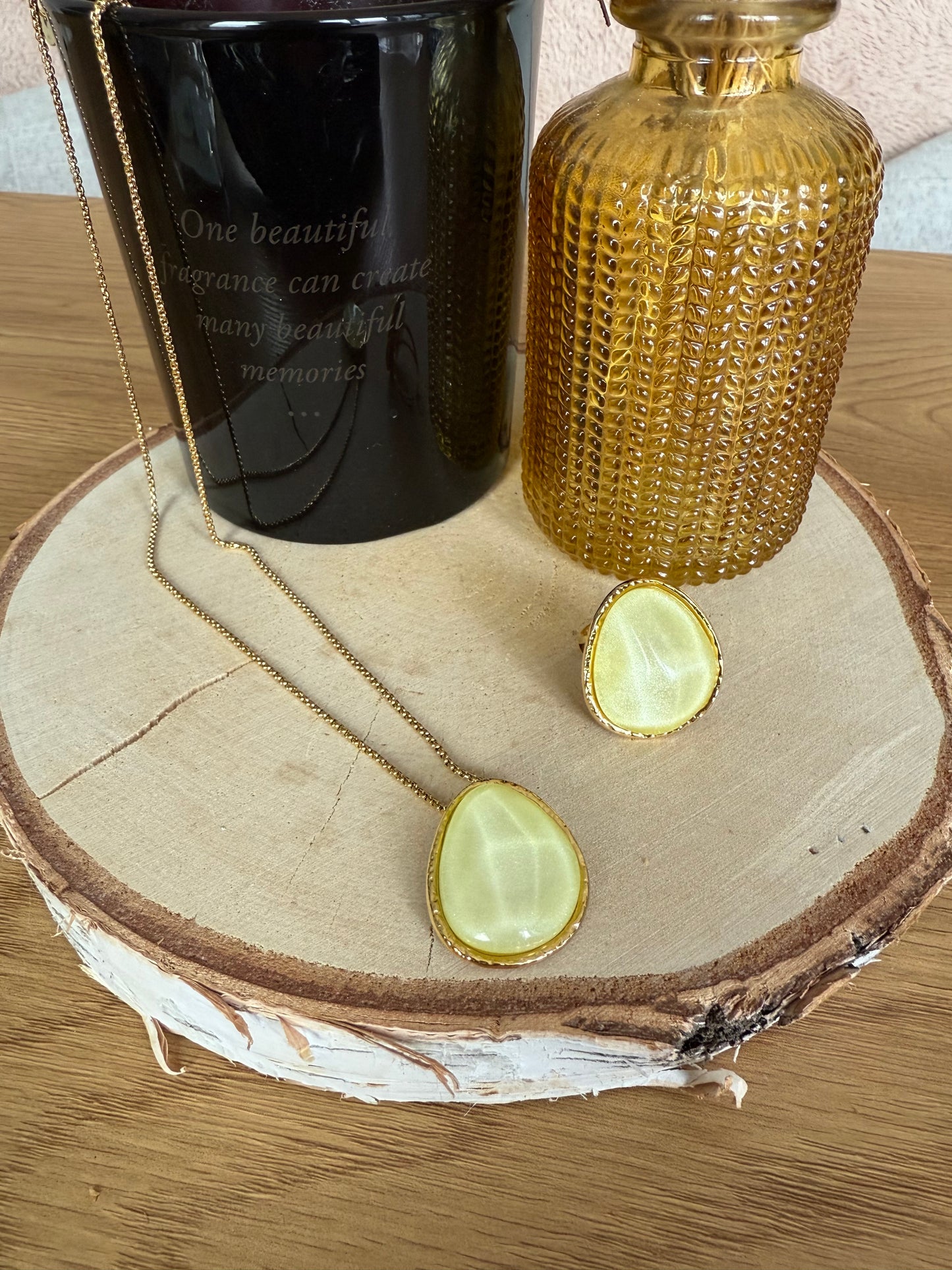 Collier Yellow